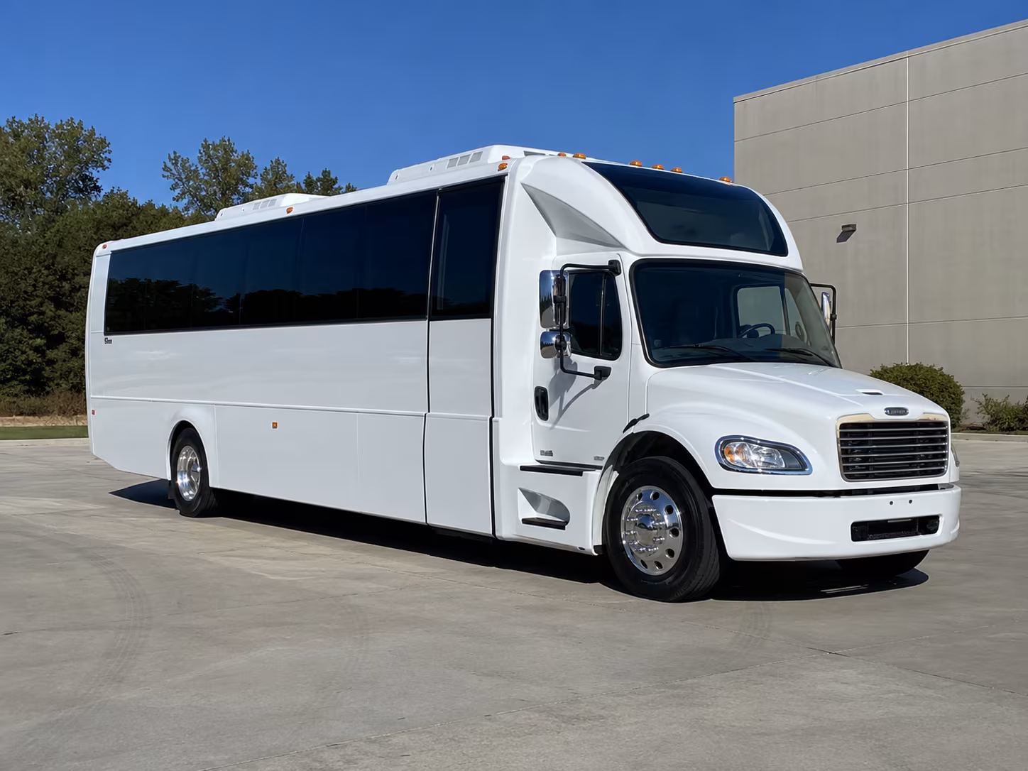 high point 28 passenger party bus